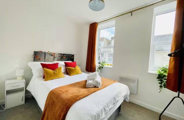 Charming 2-bedroom Apartment in Watford with AC