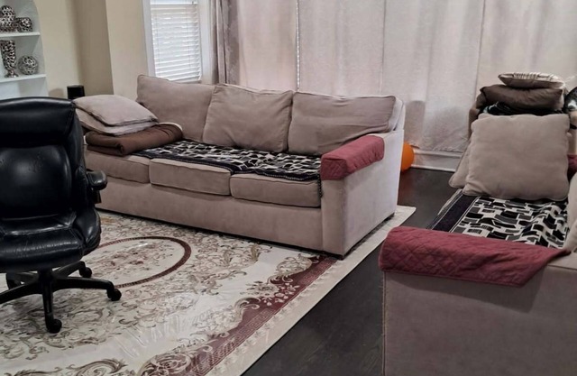 Charming 2-bedroom apartment in wonderful Chicago with WiFi, AC