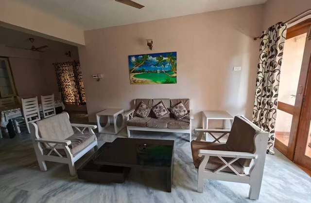 Charming 2-bedroom apartment 5 mins from Beach with WiFi, AC in wonderful Varca