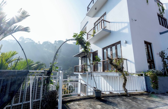 Charming 2-bedroom apartment with AC, WiFi - 10mins Walk to Kandy Lake & Temple