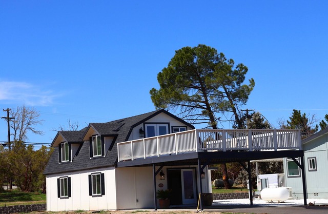 Charming 2-bedroom Barndominium in Anza with AC, WiFi. Enjoyable getaway