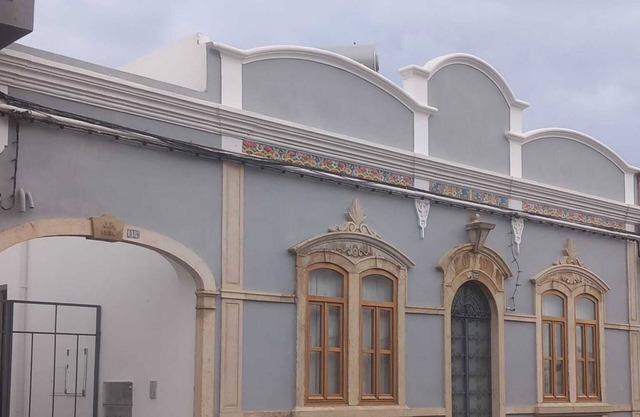 Charming 2-bedroom building in lovely Faro with WiFi, AC