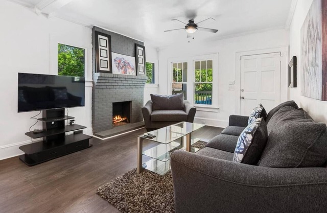 Charming 2 Bedroom Bush Mtn Bungalow - Sleeps 5