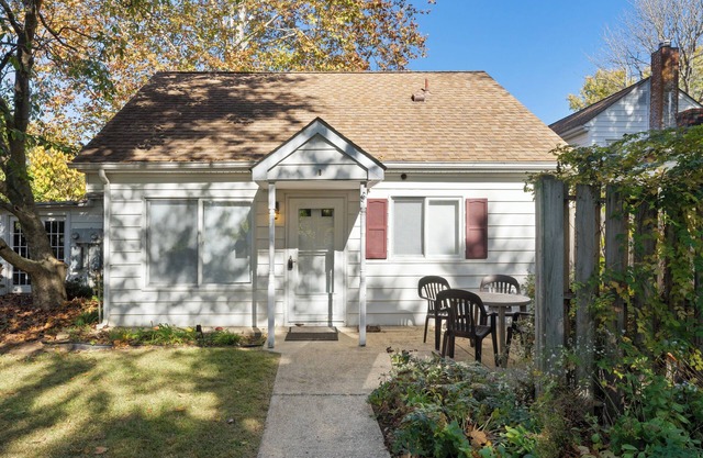 Charming 2-bedroom Cap Cod style cottage