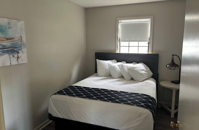 Charming 2-bedroom cabin with WiFi, AC in Winchester
