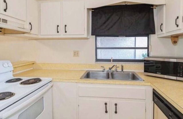 Charming 2-bedroom condo with WiFi, AC in fantastic Melbourne close to nbeach