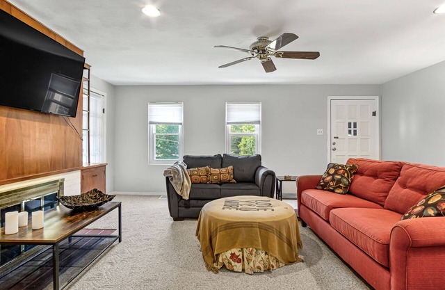 Charming 2-bedroom condo on the hill in Alton