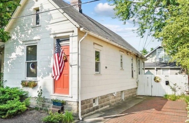 Charming 2-bedroom cottage with WiFi, AC, in the heart of German Village