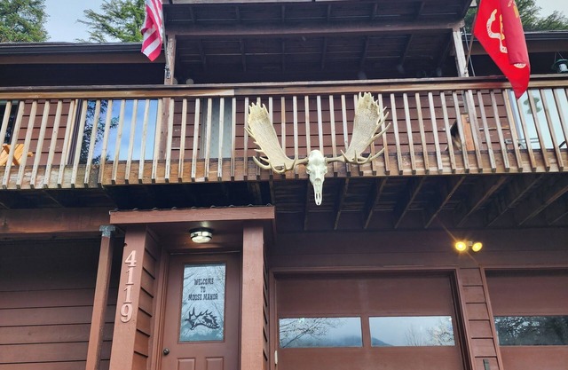 Charming 2-bedroom, fully furnished townhome in Juneau, sleeps up to 6