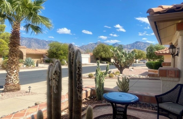 Charming 2-bedroom house with WiFi, AC in fabulous Oro Valley