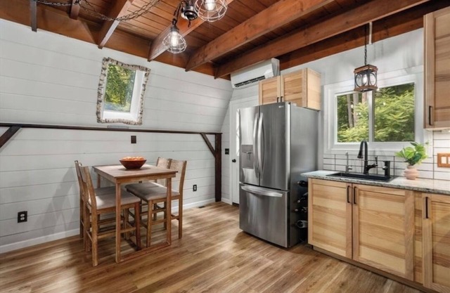 Charming 2-bedroom house in Terrific Sturbridge with AC