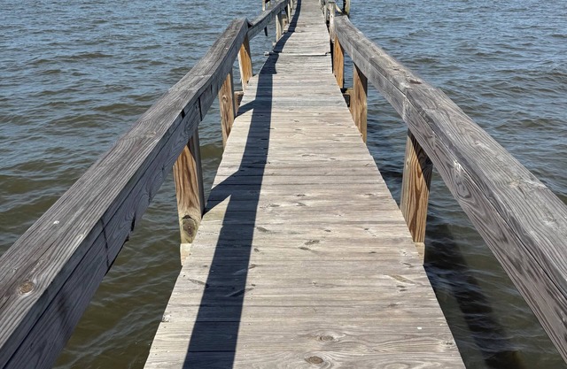 Charming 2-bedroom home- Lake Marion-North Santee with WiFi, AC