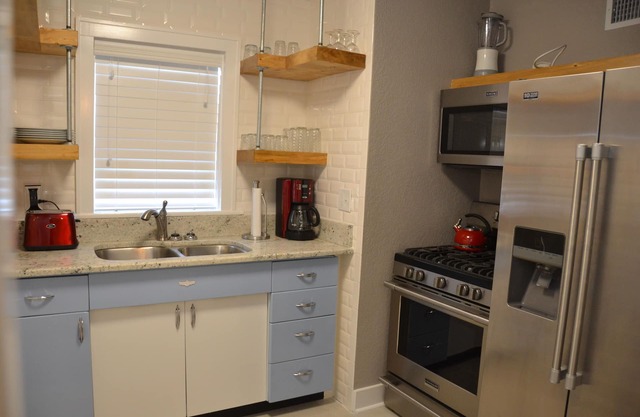 Charming 2 Bedroom Home next to Cahoon Park