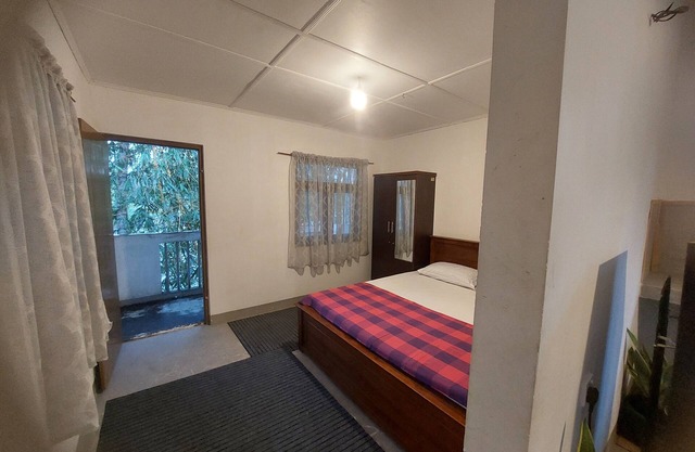 Charming 2-bedroom house 700 m to beach with AC, WiFi in welcoming Ahangama