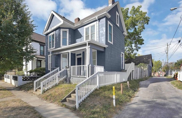 Charming 2-bedroom house with AC, WiFi in Columbus