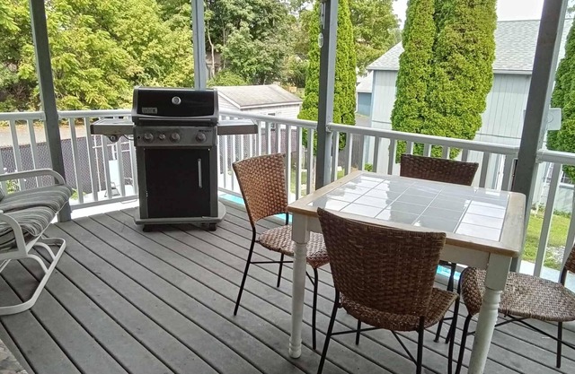 Charming 2-bedroom house in fabulous Kingston close to everything