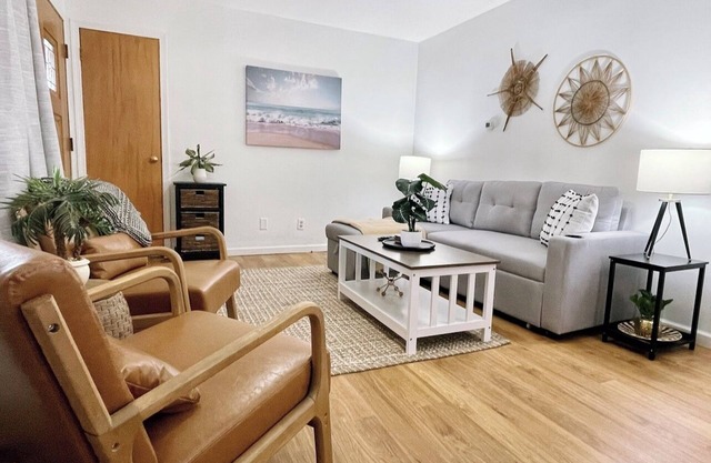 Charming 2-bedroom house with views of Cedar Point!
