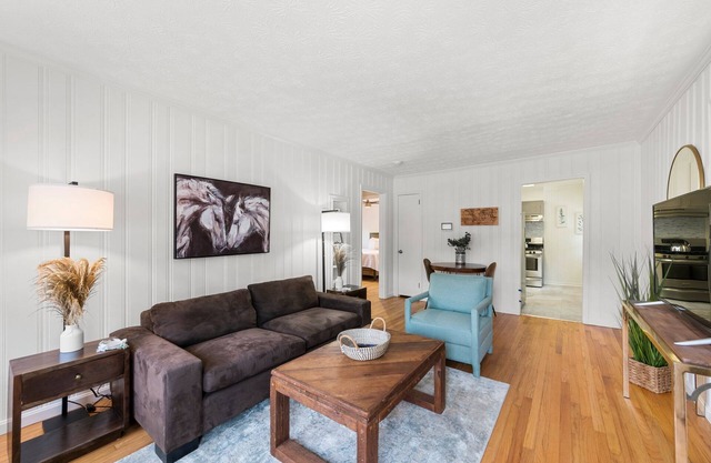 Charming 2-bedroom house with WiFi and AC in lovely East point