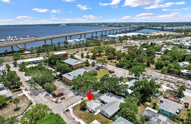 Charming 2-bedroom house with WiFi, AC in awesome Stuart