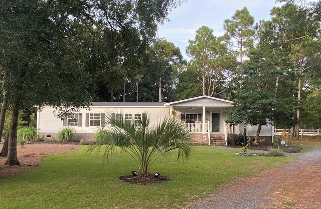 Charming 2-bedroom mobile home with WiFi, AC in awesome Bolivia on Intracoastal