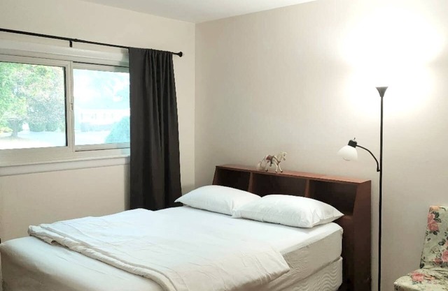 Charming 2-bedroom + office house, safe, quiet, and convenient