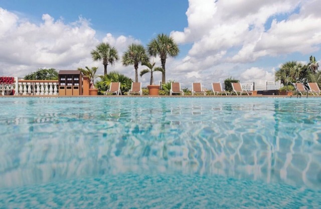 Charming 2-bedroom resort with AC, WiFi in delightful Orlando