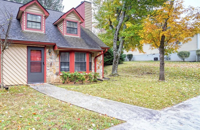 Charming 2-bedroom townhome with AC, WiFi in enjoyable Marietta