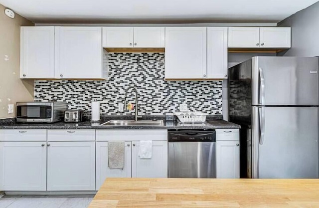 Charming 2 Bedroom with in Home Gym