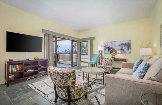 Charming 2 bedroom 2 bath Hotel with AC in Kailua-Kona