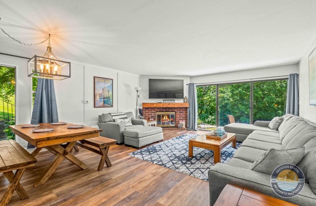 Charming 2-Bedroom Condo near Lake Geneva