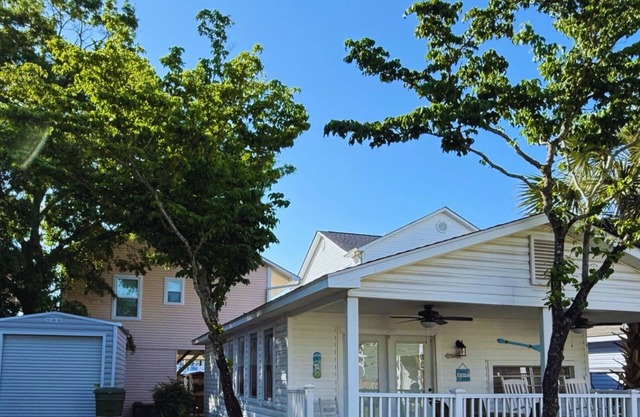 Charming 2-bedroom cottage with AC, WiFi in delightful Ocean Lakes