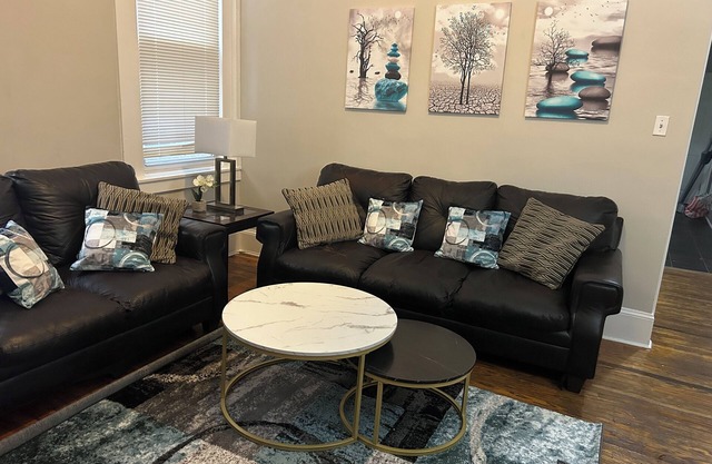 Charming 2-bedroom apartment with WiFi, AC in wonderful Philadelphia