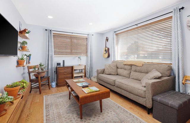 Charming 2-bedroom house in Wheat Ridge perfect for all things Colorado!