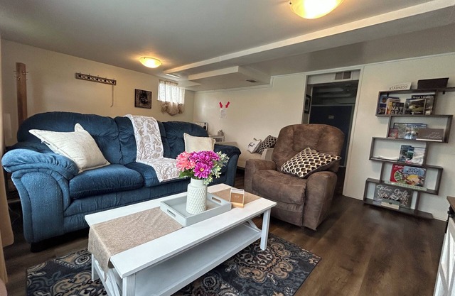 Charming 2-BR apartment w/WiFi, central to National Park, close to interstate