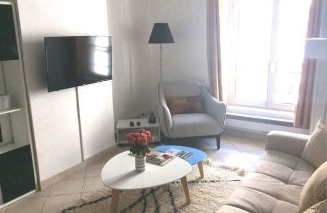 Charming 2 BR Historic Le Marais-60% off monthly!