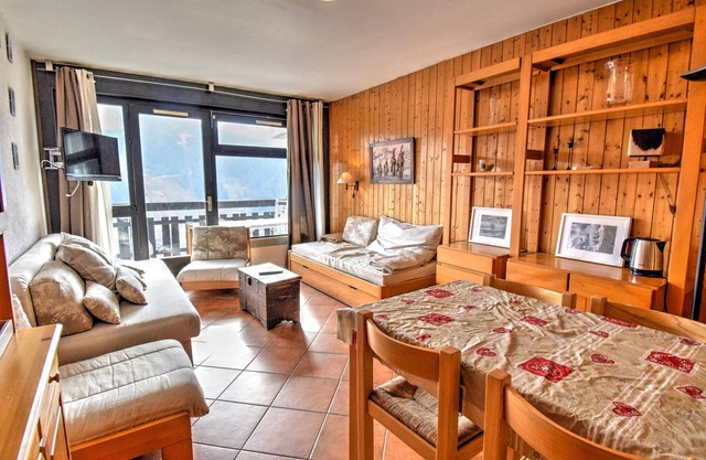 Charming 2-room apartment with pool and parking, close to slopes in Morzine