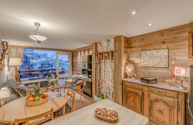Charming 2-Room Apartment for 4/5 in Tignes, with Balcony and Premium Amenities