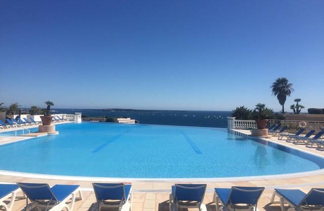 Charming 2-room garden apartment in residence with swimming pool sea view near beach
