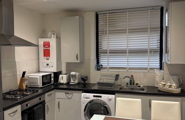 Charming 2BD Flat Excellent Location