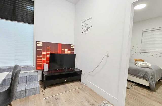 Charming 3-Bed, 1-Bath Home - Surrey Fleetwood(10 min - Guilford Mall)