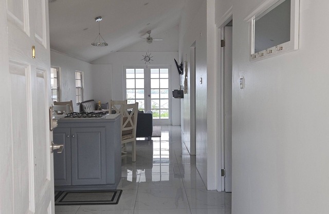 Charming 3-bedroom apartment in delightful Lance aux Epines with WiFi, AC