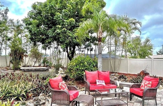 Charming 3-bedroom house in lovely North Fort Myers with pool