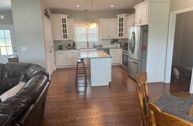 Charming 3-bedroom house in marvelous Mount Sterling with WiFi, AC