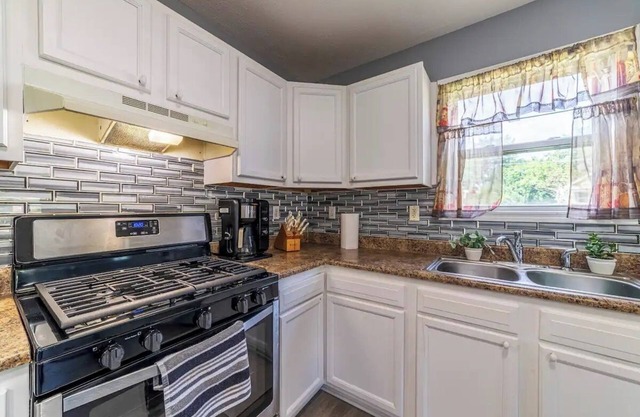 Charming 3-bedroom house in Michigan City, Minutes to Beach