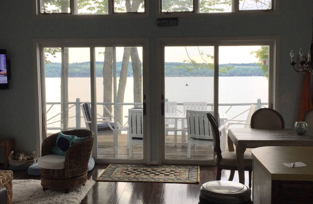 Charming 3 bedroom 2 bath Skaneateles Lakefront Home 4 miles to Village