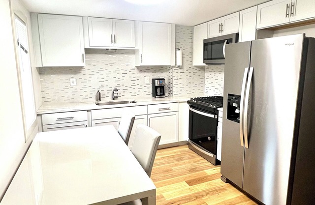 Charming 3-bedroom apartment with AC and WiFi in marvelous Chicago