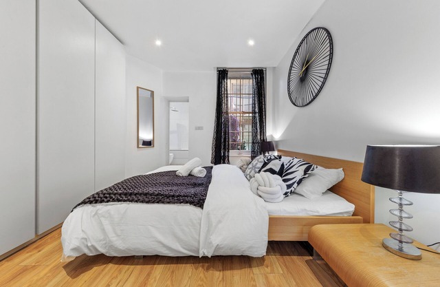 Charming 3 Bedroom Apartment in a delightful London location with excellent WIFI