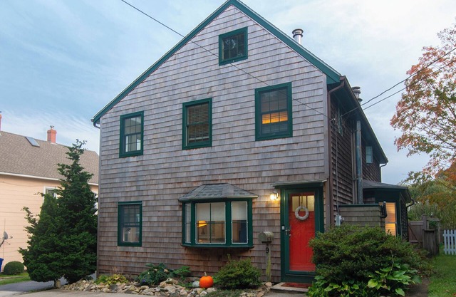 Charming 3-bedroom cottage in Historic Stonington Borough