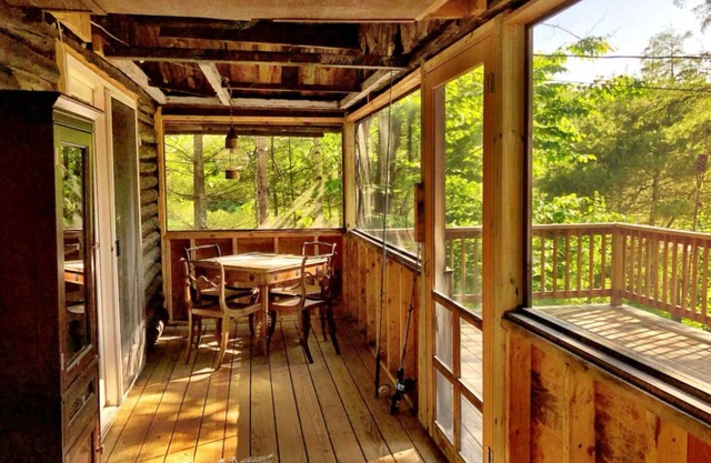 Charming 3-bedroom cabin in lovely Newry with WiFi