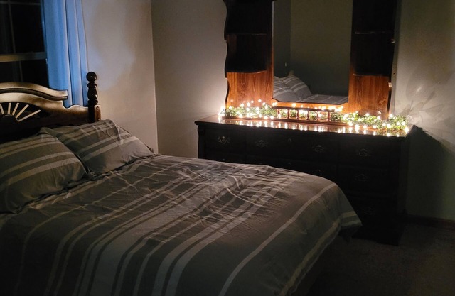 Charming 3-bedroom cabin in Amish country near Shreve Ohio,great birding area!